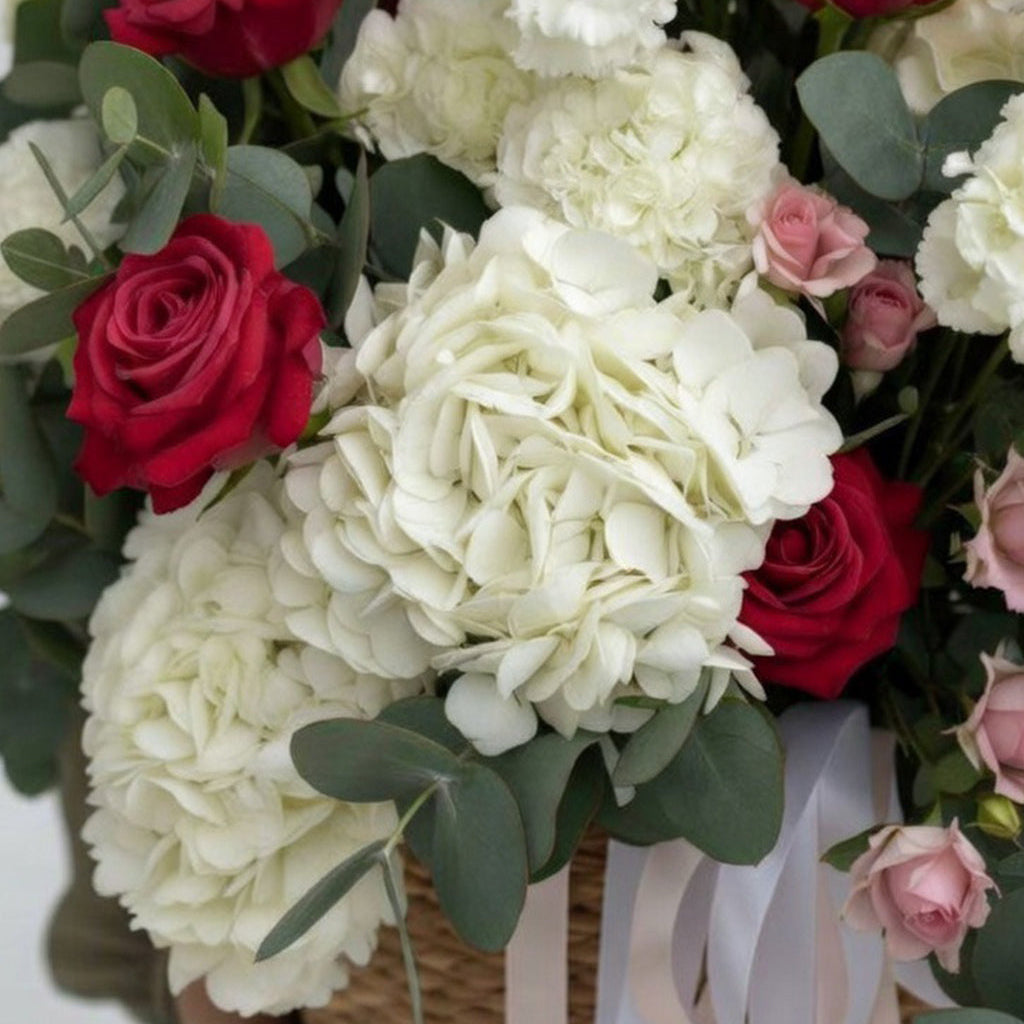 Mixed Flower Basket - TAVÉINE AE