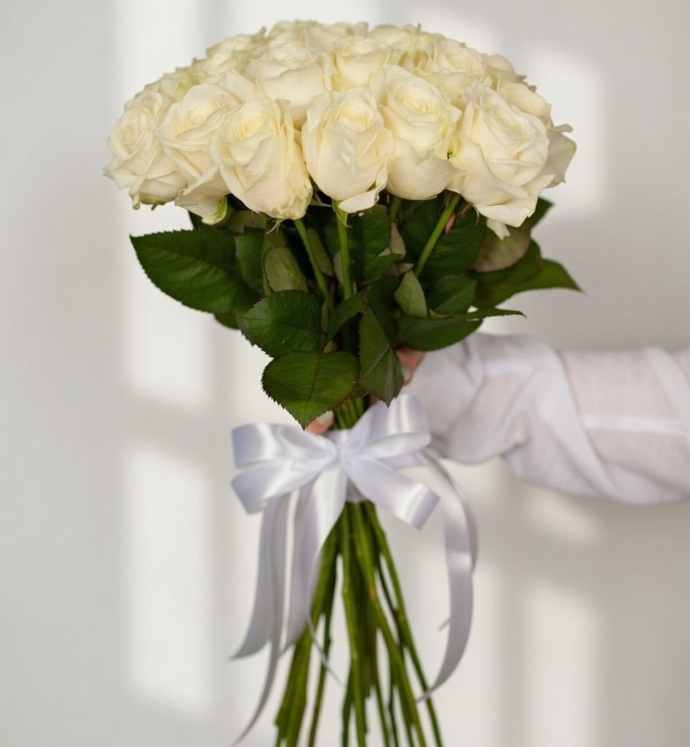 White Avalanche Roses (Ecuador) - TAVÉINE AE