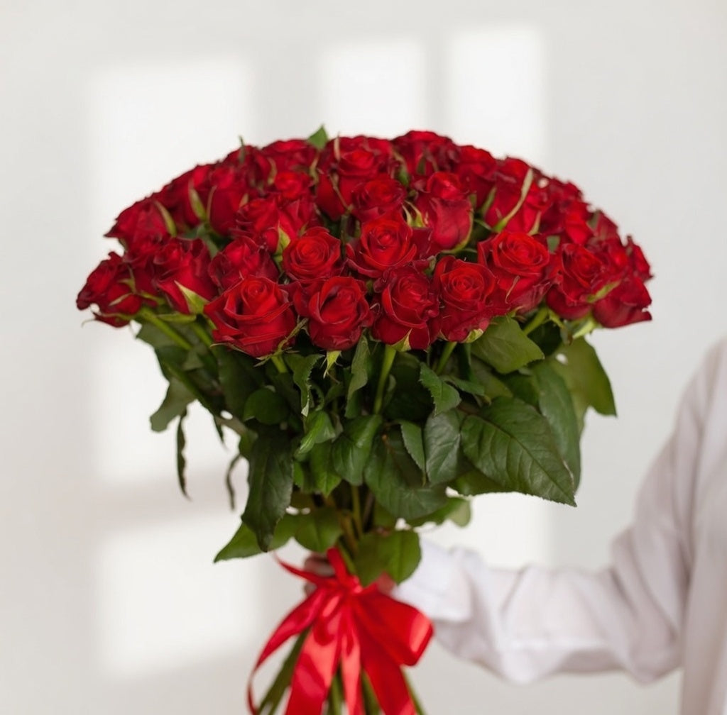 Scarlet Grand Gesture - 51 Ecuador Roses - TAVÉINE AE